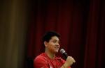 Hundreds give Joseph Schooling triumphant homecoming at Changi Airport - 5