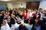 Hundreds give Joseph Schooling triumphant homecoming at Changi Airport - 15