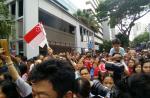 Crowds gather to catch glimpse of Joseph Schooling on victory parade - 23