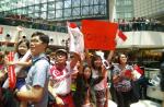 Crowds gather to catch glimpse of Joseph Schooling on victory parade - 1