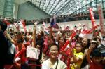 Crowds gather to catch glimpse of Joseph Schooling on victory parade - 2