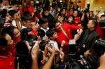Hundreds give Joseph Schooling triumphant homecoming at Changi Airport - 8