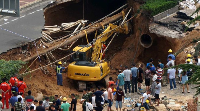 China sinkhole swallows passers-by