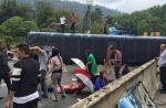 9 Singaporeans hurt after tour bus overturns in Malaysia - 9