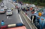 9 Singaporeans hurt after tour bus overturns in Malaysia - 7