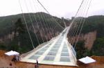 People test strength of glass bridge in China with sledgehammers - 2