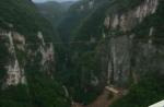 People test strength of glass bridge in China with sledgehammers - 8