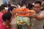 Chinese tourists in Thailand go prawn-crazy at buffet - 8