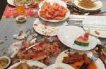 Chinese tourists in Thailand go prawn-crazy at buffet - 9