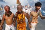 Gruesome piercing at bizarre Thai vegetarian festival - 19