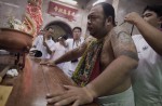 Gruesome piercing at bizarre Thai vegetarian festival - 25