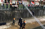 Man falls into 3m canal in Hougang - 4