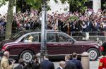 Queen Elizabeth celebrates 90th birthday in ceremony with pageantry - 30