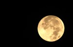 Rare 'supermoon' eclipse unfolds on Sunday night - 11