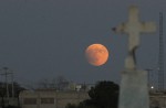 Rare 'supermoon' eclipse unfolds on Sunday night - 21