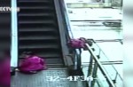 Video captures child's death plunge from mall escalator in China - 0