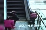 Video captures child's death plunge from mall escalator in China - 1