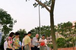 Lee Kuan Yew keeps tradition of planting a tree at Tanjong Pagar's annual Tree Planting Day - 13