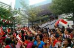 Crowds gather to catch glimpse of Joseph Schooling on victory parade - 16