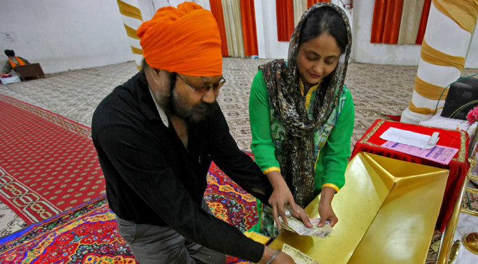 India's cash crunch hits countryside, weddings in trouble