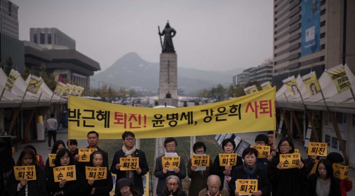 Protesters urge scandal-hit S Korea president to quit