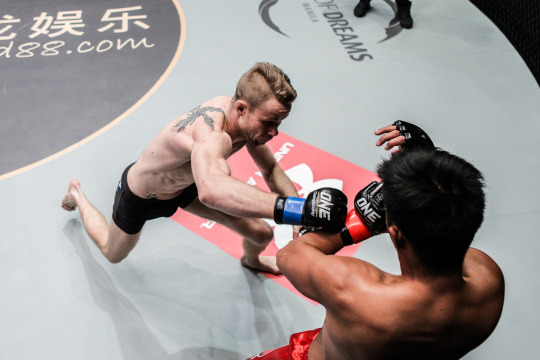 Toni Tauru Spoils Geje Eustaquio’s Party, Wins Via First Round Rear-Naked Choke