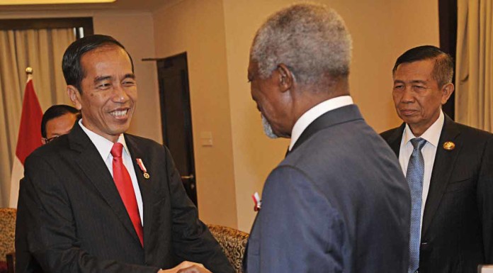Jokowi meets Kofi Annan to discuss Myanmar