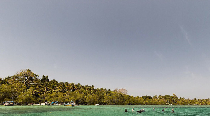 Torrential rain strands 1,000 tourists on Indian island