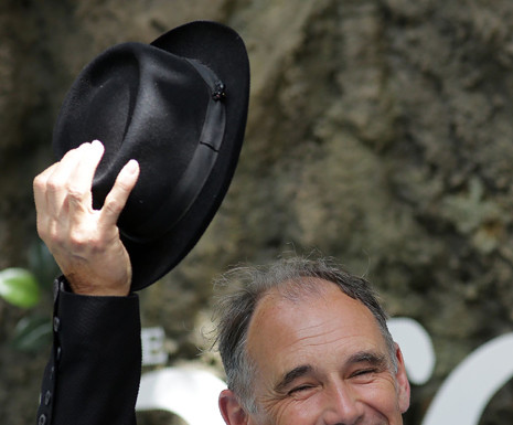 Victoria Beckham, Mark Rylance receive UK honours