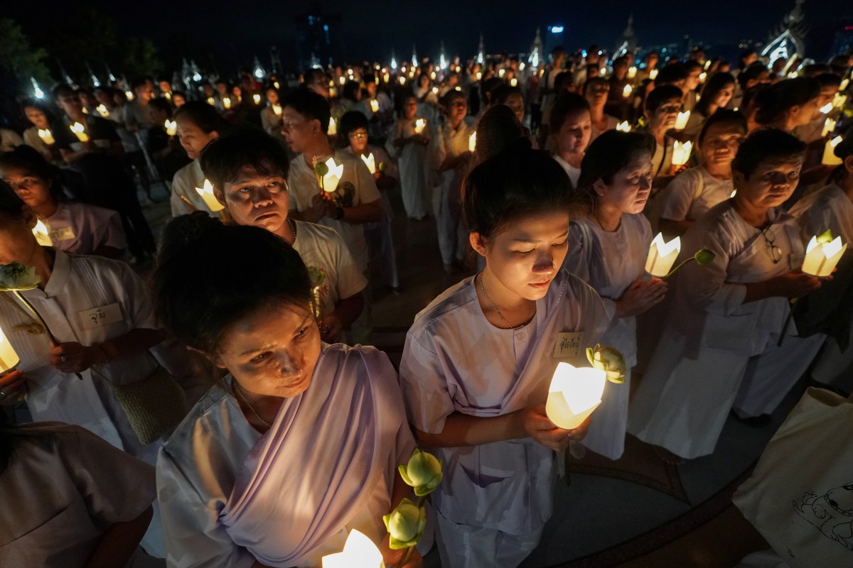 2018-05-29T145509Z_1658193377_RC1D99AA0290_RTRMADP_3_RELIGION-VESAK-THAILAND  