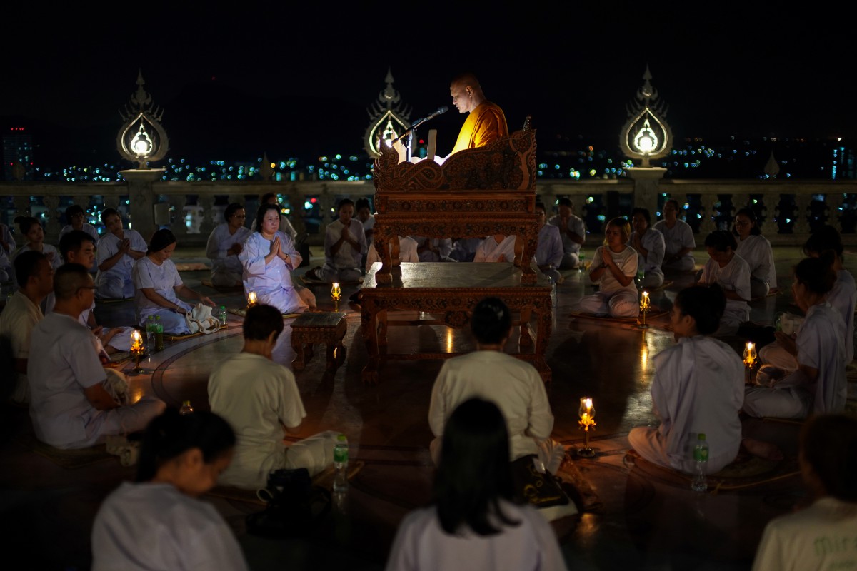 2018-05-29T144822Z_1860822465_RC15577BBE10_RTRMADP_3_RELIGION-VESAK-THAILAND  