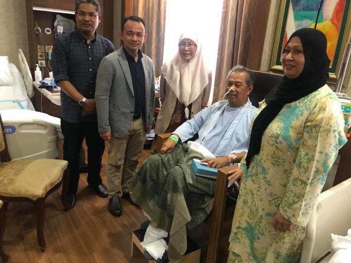 dr-wan-azizah-wan-ismail-visit-muhyiddin-yassin-in-singapore.jpg