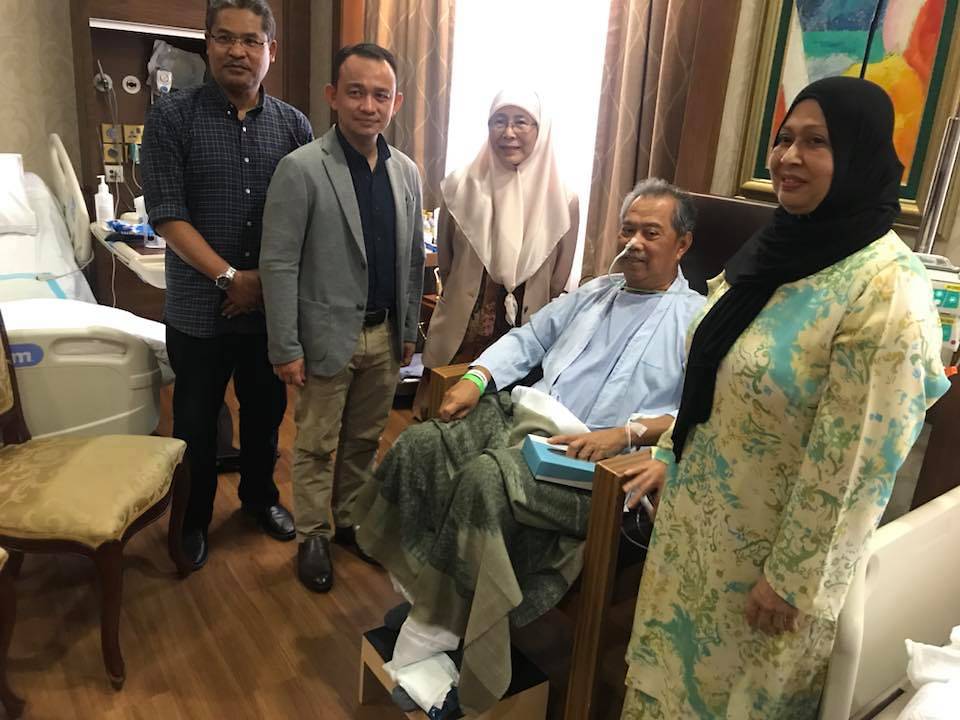 Dr Wan Azizah Wan Ismail visit Muhyiddin Yassin in Singapore
