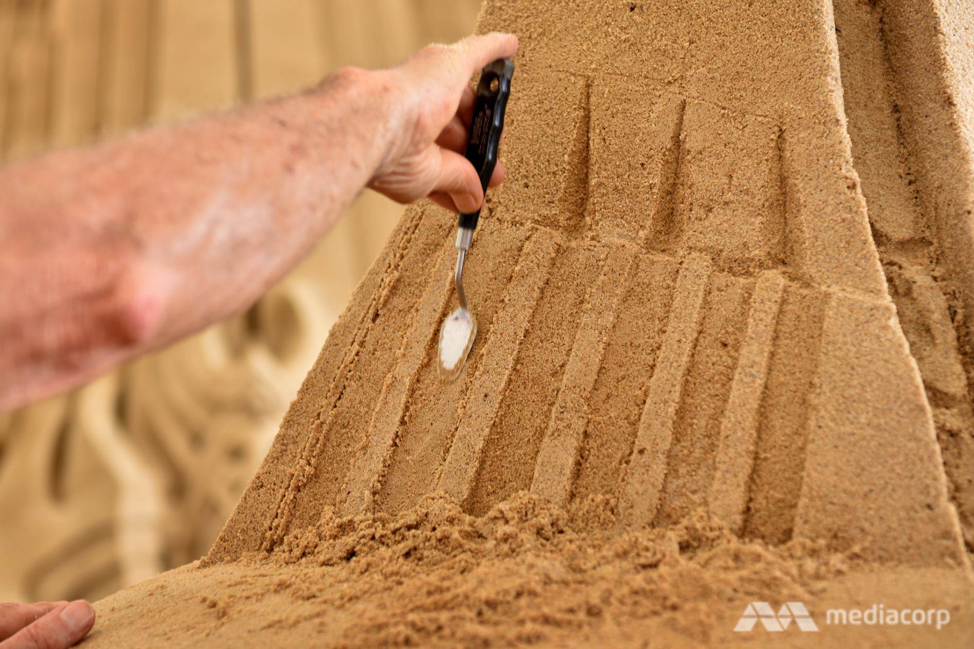 Sentosa Sandsation - sculpting with palette knives