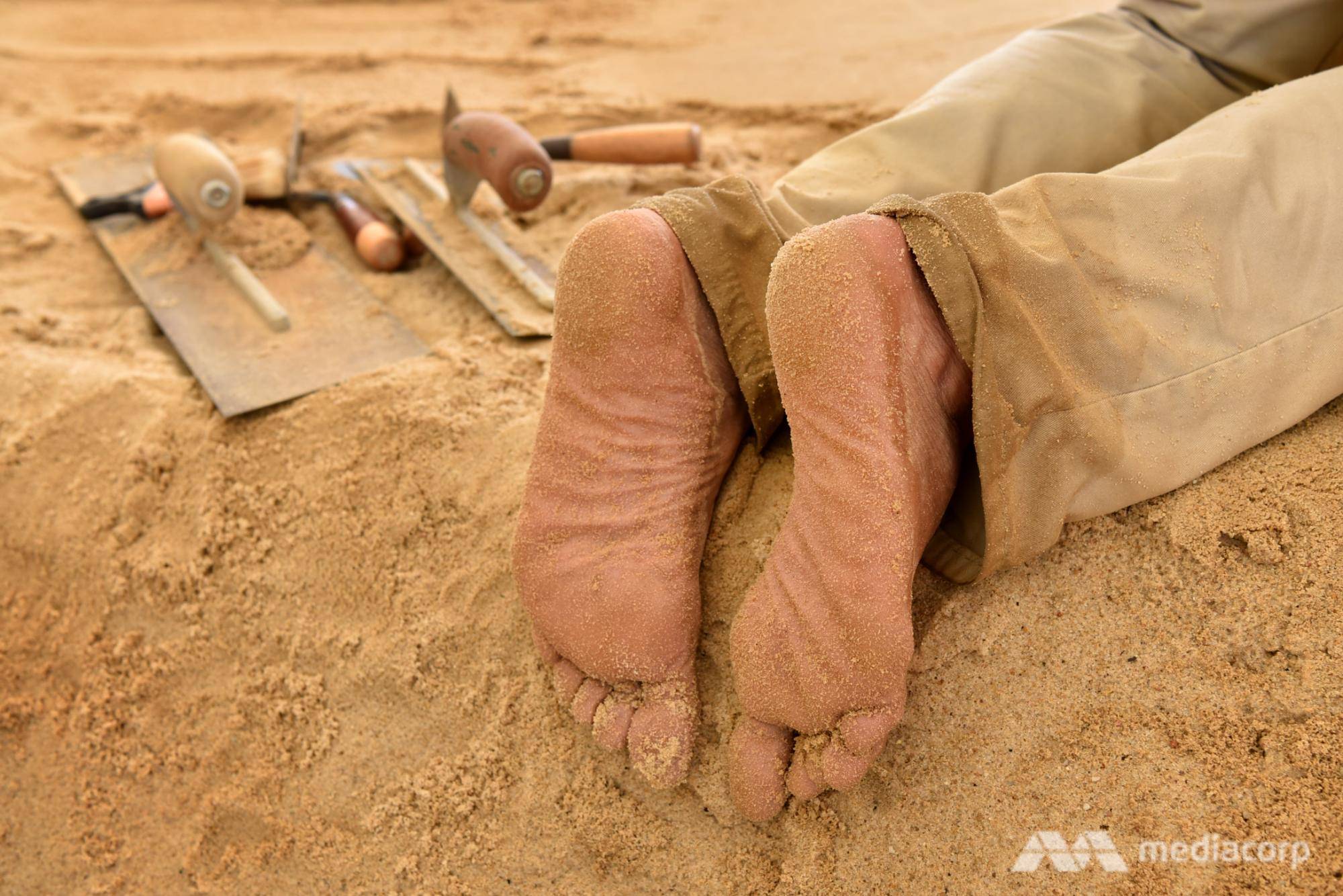 Sentosa Sandsation - working barefoot