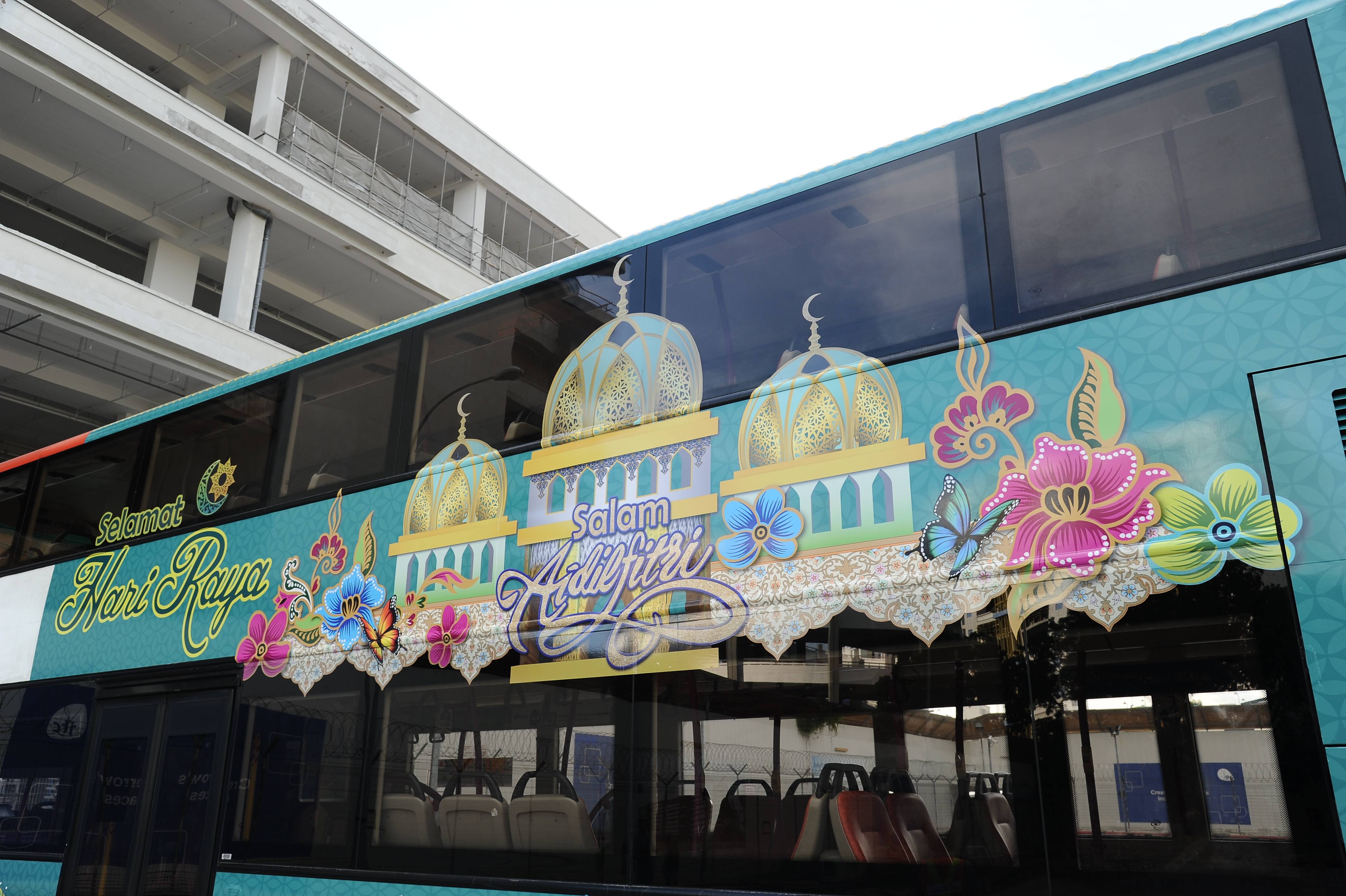 Hari raya bus train (1)