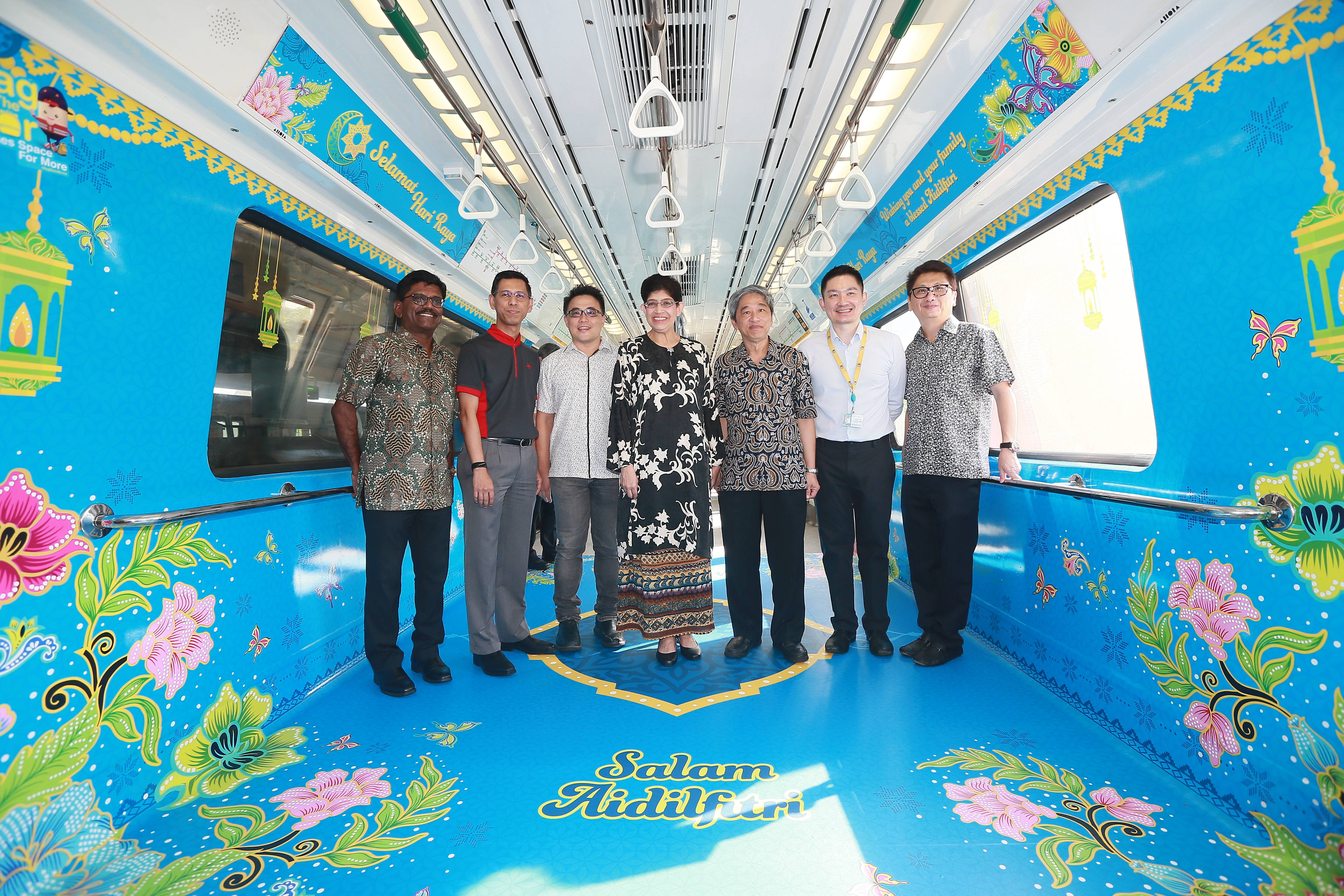 Hari raya train bus