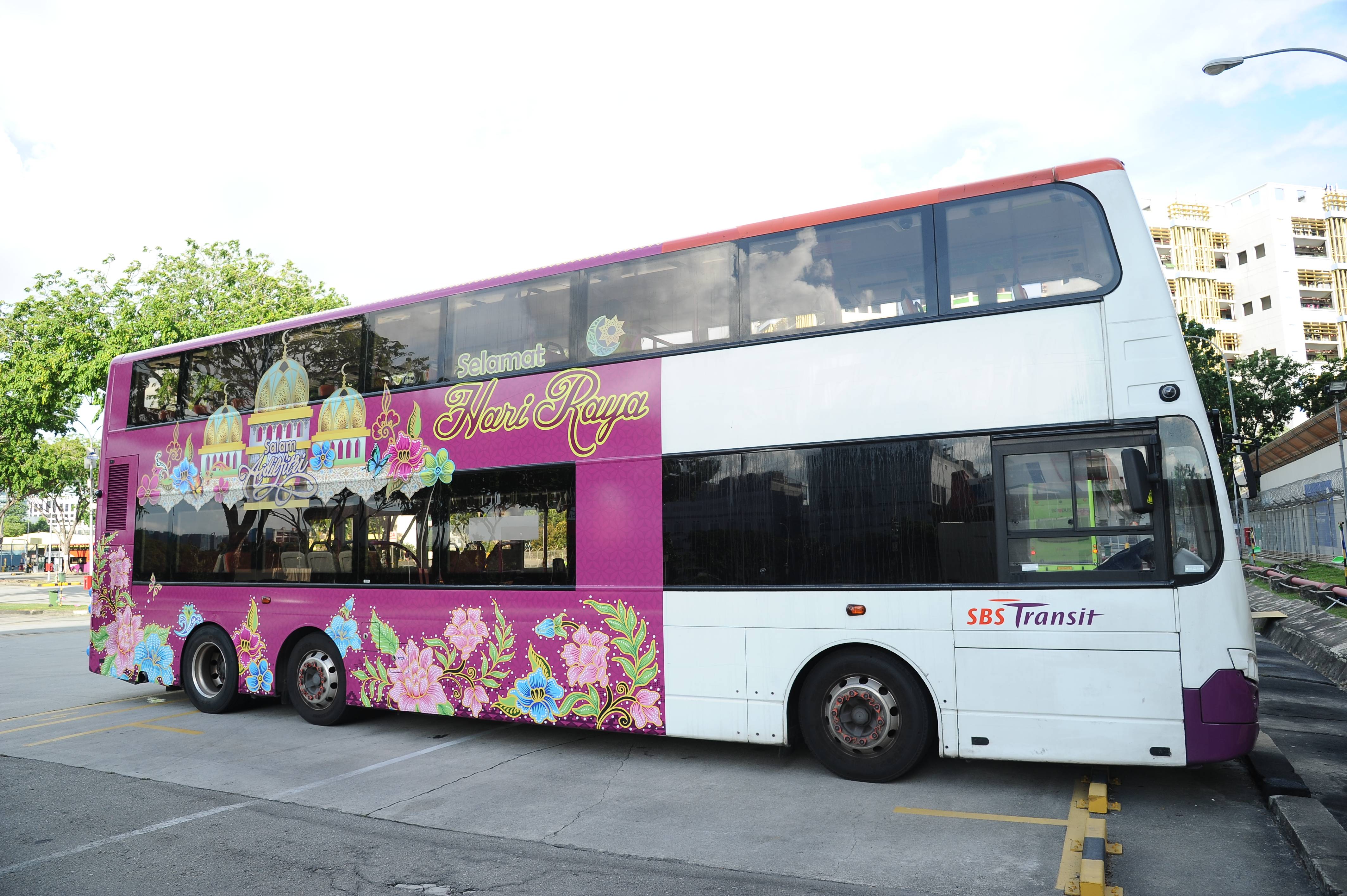 Hari raya bus train