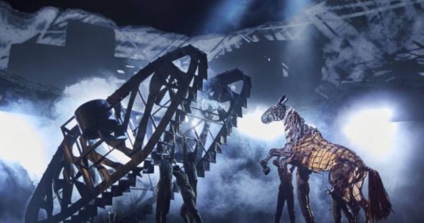 230320_warhorse_nationaltheatre.jpg