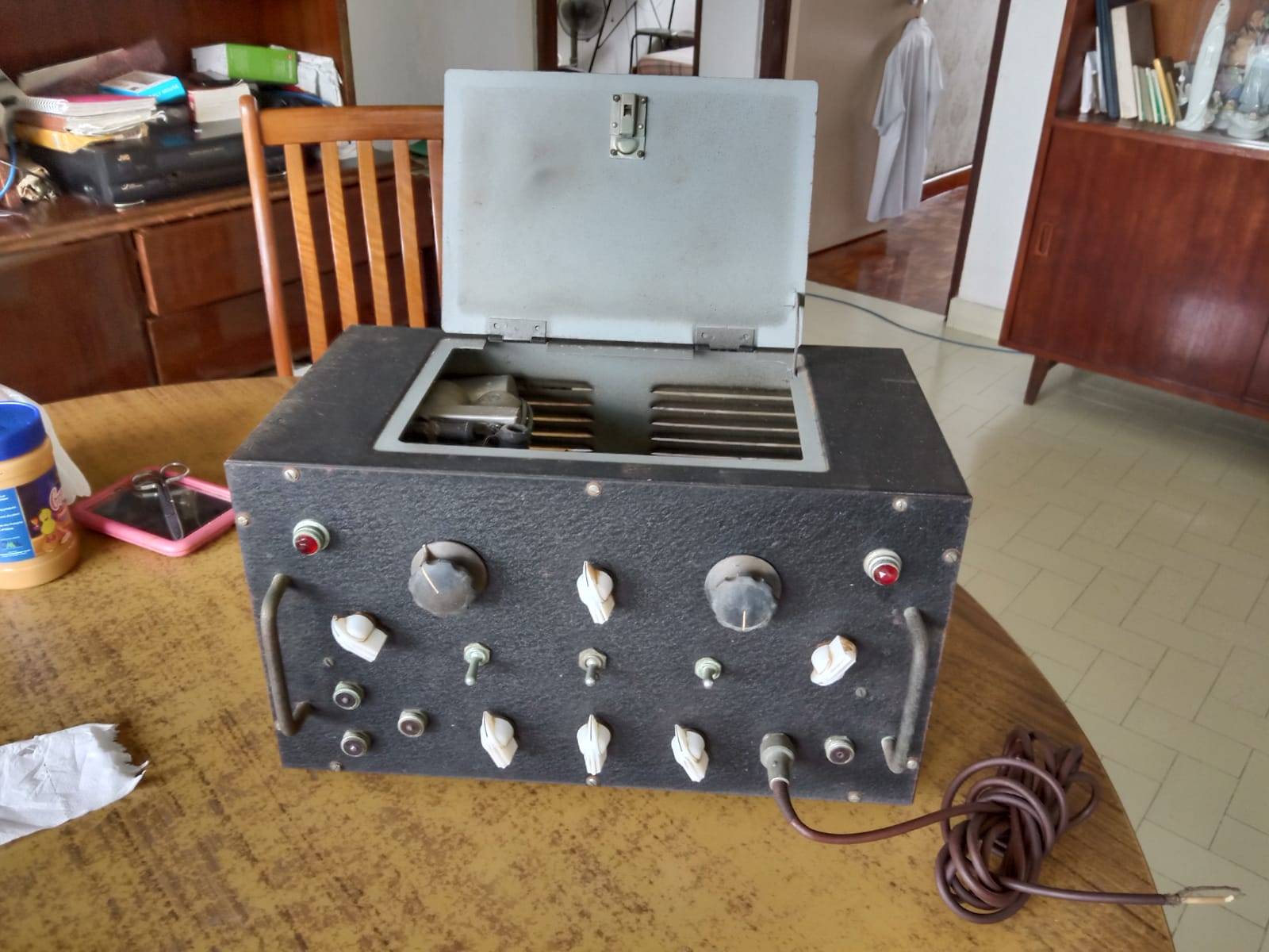 Mr Ho tv repairman electronics pattern generator