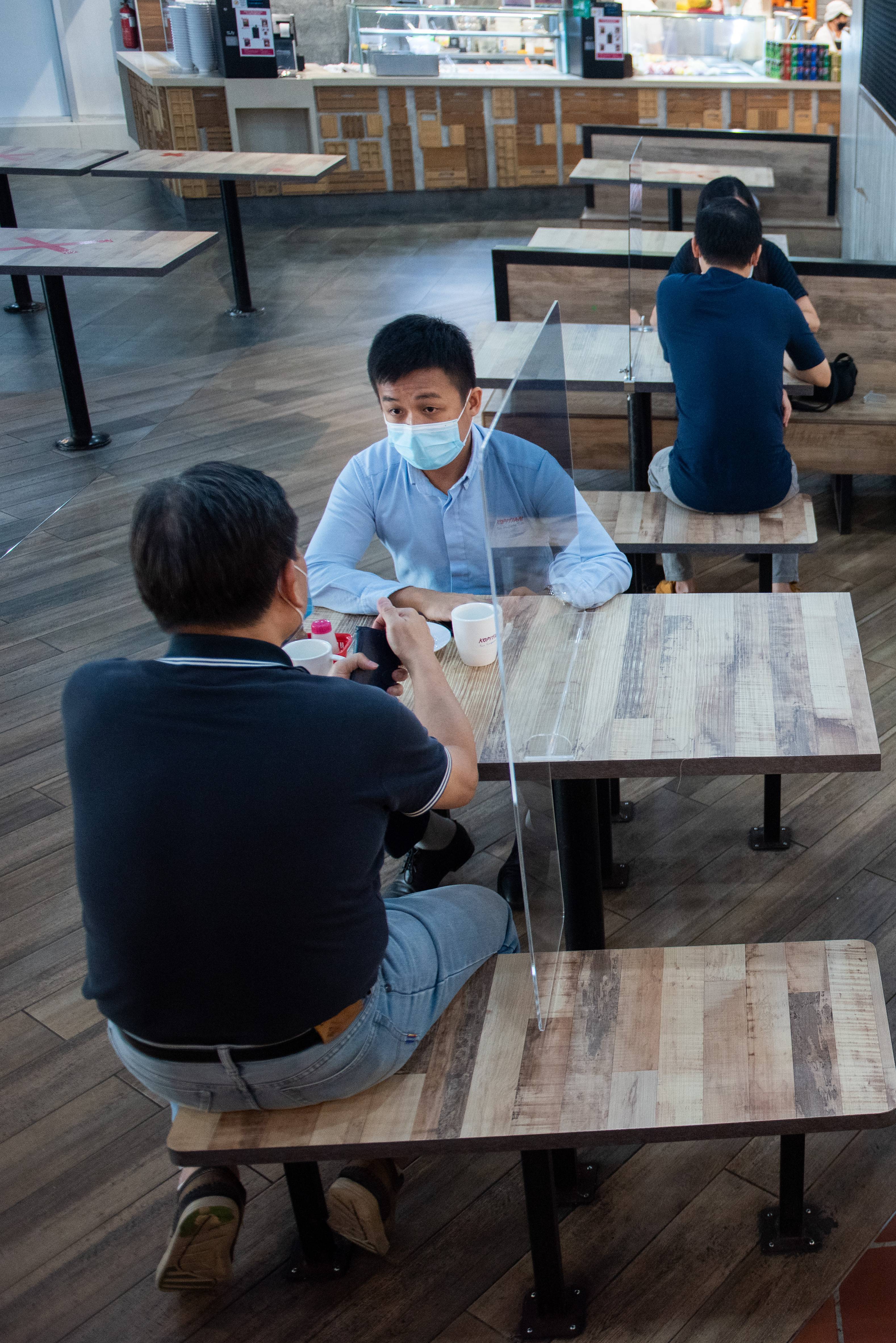 Table-stop separator 3